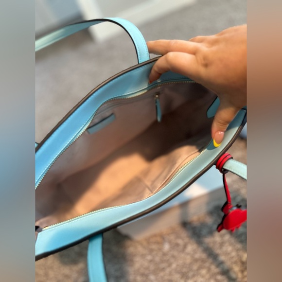 ♠️ Kate Spade Purse ♠️ LIKE NEW 🩵🦀 - Picture 3 of 5